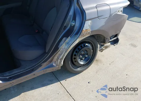 2021 Toyota Camry Le z USA, uszkodzony, nr VIN 4T1C11AK6MU581014